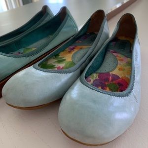 Born “Julianne” ballet flat in light blue